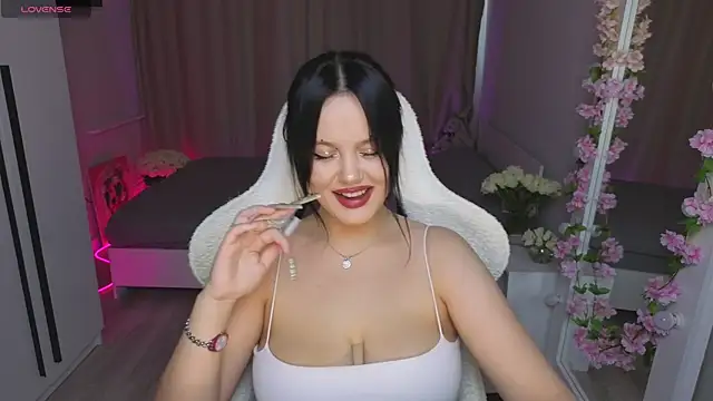 Snapshot of Betty__Davvis chatting on October 4, 2:11 pm Betty  Davvis online show from October 4, 2:11 pm