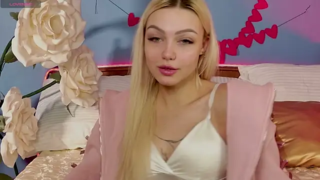 LinaLirian online show from March 17, 9:24 am