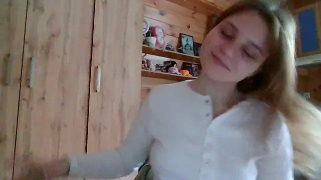 Snapshot of Little_shygirl chatting on October 24, 11:39 am Little shygirl online show from October 24, 11:39 am
