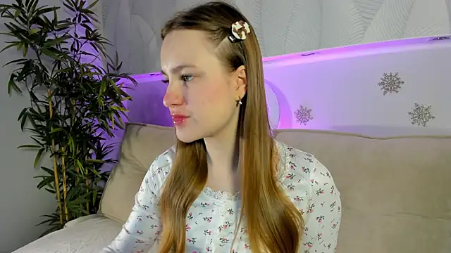 Candy Cansew online show from December 5, 1:05 am