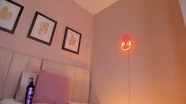  lucia 18 online show from October 14, 6:32 pm