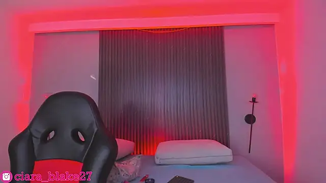 ciara blake online show from November 17, 7:47 pm