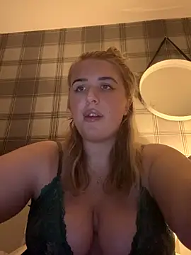 CutieCurvyGirlxo online show from September 20, 9:24 pm