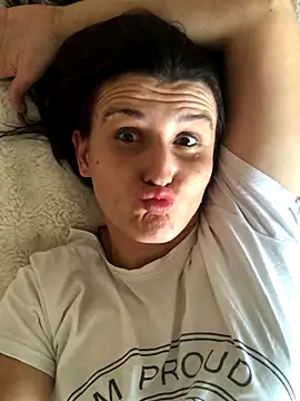 Snapshot of NikaSwan2831 chatting on October 21, 1:15 pm NikaSwan2831 online show from October 21, 1:15 pm