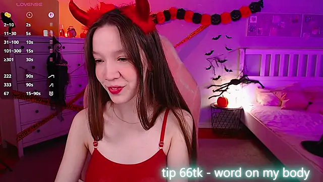 Shriya Sarann online show from October 26, 2:12 pm