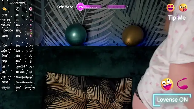 ChristyCrayme online show from March 31, 10:10 pm