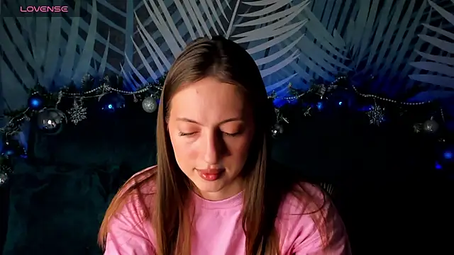 ChristyCrayme online show from December 18, 10:36 pm