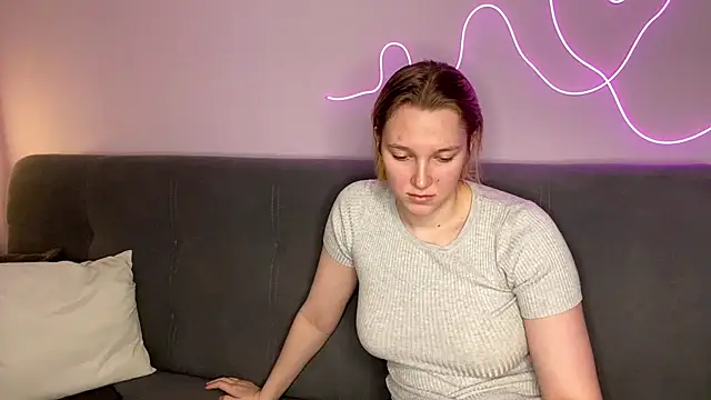 julielourens online show from November 10, 8:31 am