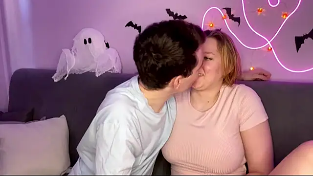 julielourens online show from October 27, 8:21 am