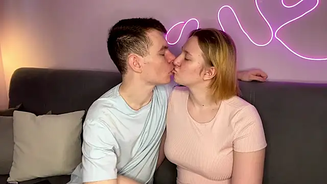 julielourens online show from November 14, 8:14 am