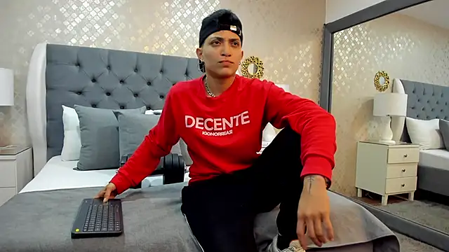 ZoeKrug online show from September 18, 12:37 pm