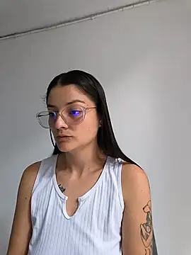 Coralinne   online show from May 13, 4:02 pm