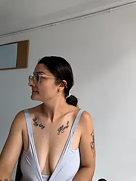 Coralinne   online show from May 2, 4:54 pm