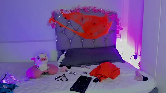 Snapshot of antonieta23 chatting on October 22, 6:18 am antonieta23 online show from October 22, 6:18 am