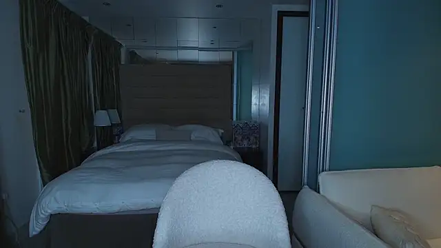 BonnyeBlack online show from April 22, 7:00 pm