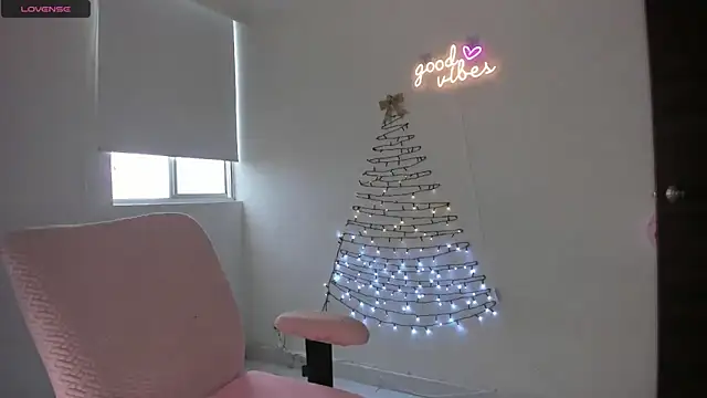 Esmeralda Sims online show from December 1, 10:01 pm