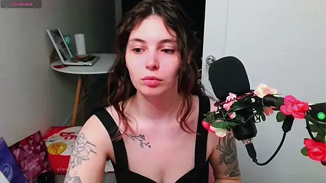 peachyness online show from June 16, 10:00 pm