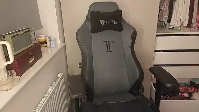 Lilly-Luscious online show from November 18, 7:04 pm