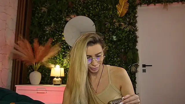 angel wow  online show from January 9, 5:34 am