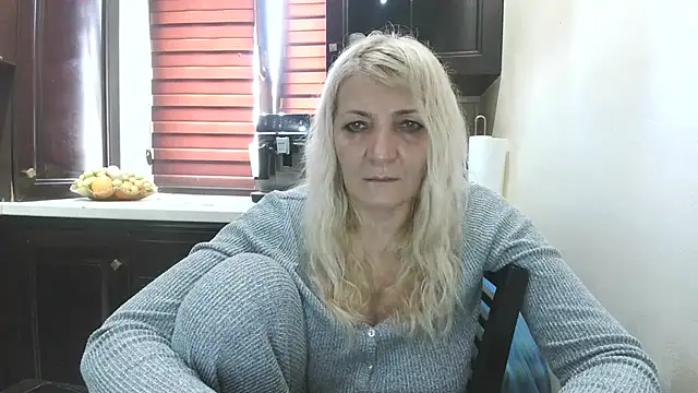 Snapshot of ButterflyBlondie chatting on July 21, 12:17 pm ButterflyBlondie online show from July 21, 12:17 pm