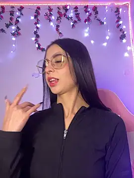 Lia  1 online show from December 13, 11:43 pm