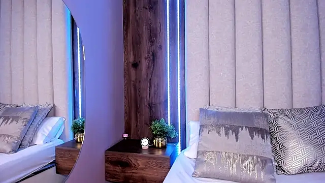 LucySalvatore  online show from November 14, 5:46 pm