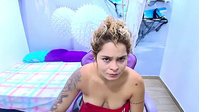 Snapshot of ESMERALDA-BLUE chatting on October 23, 8:59 pm ESMERALDA-BLUE online show from October 23, 8:59 pm