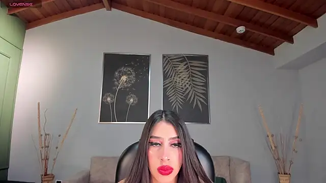 LeahLombardi  online show from September 19, 3:38 am