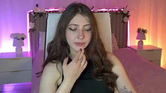 Mary Miiller online show from April 1, 1:41 pm