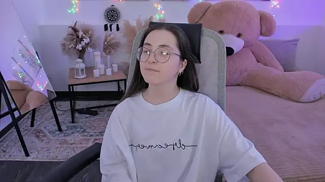 VirtuallVoyant online show from March 28, 8:36 am