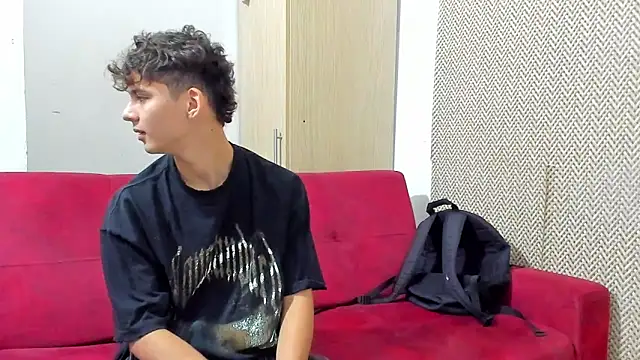 willy sexxx18 online show from April 17, 1:46 pm