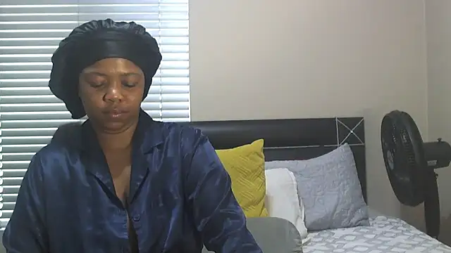 SweetBerryBliss online show from October 13, 9:45 am