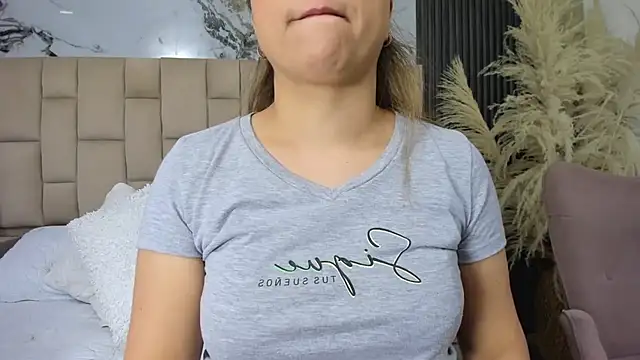 cloesummerr  online show from February 21, 12:39 pm