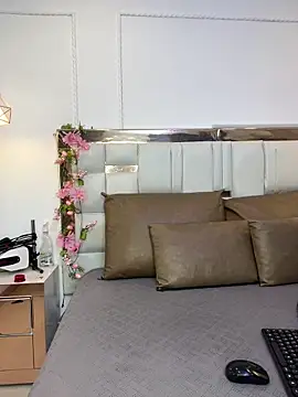 Skylar Smith  online show from April 10, 12:11 pm