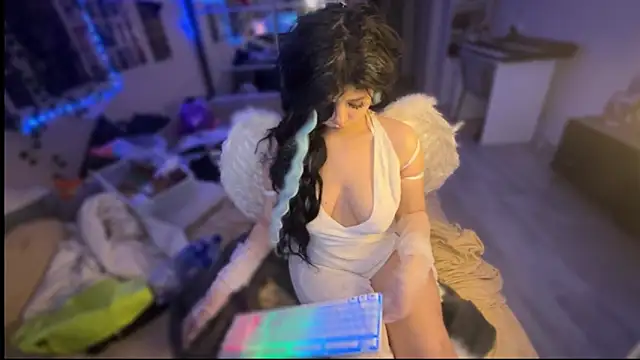 nikoli naw online show from October 31, 7:29 pm