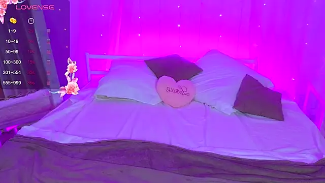 bluelunaray online show from September 12, 10:56 am