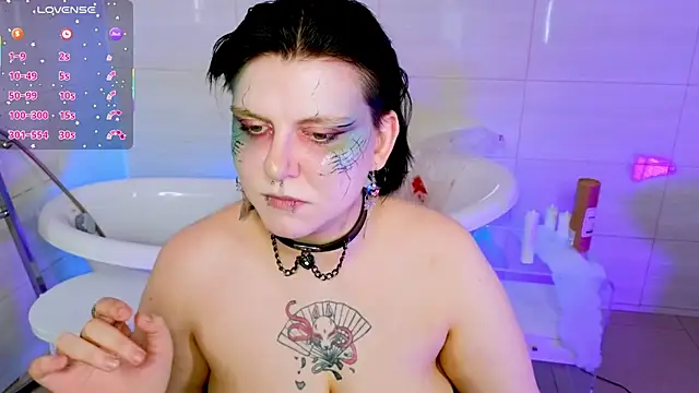 bluelunaray online show from October 25, 10:34 am