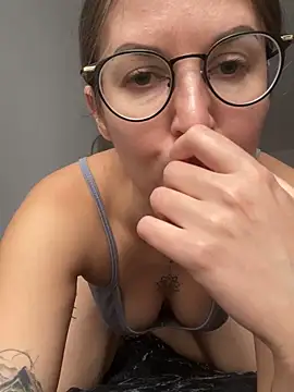 ElizabetBlack online show from December 2, 7:32 am