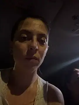 Snapshot of Airelle chatting on October 2, 10:04 pm Airelle online show from October 2, 10:04 pm