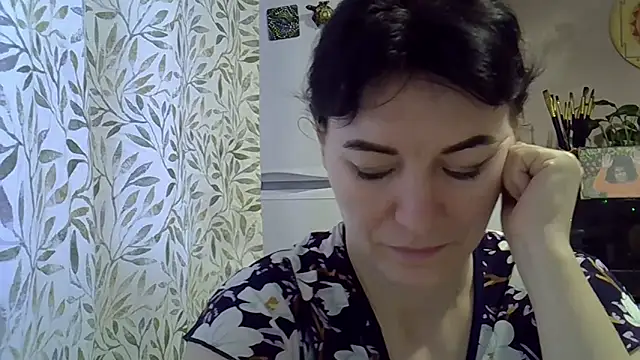 Krystal 82 online show from December 1, 8:07 am