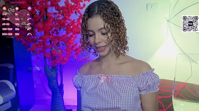 Snapshot of lilijwatson chatting on September 22, 2:43 am lilijwatson online show from September 22, 2:43 am