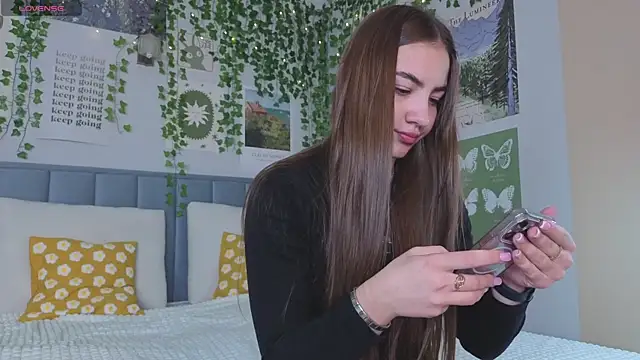 Ashley Pierce online show from October 4, 4:07 am