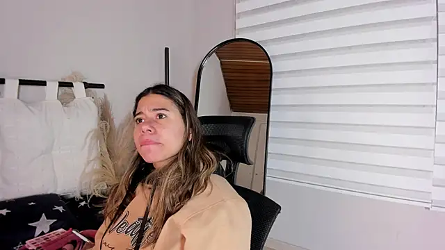 Rachell criss online show from November 6, 4:07 am