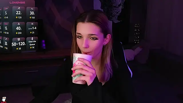 Sandy Belle online show from September 12, 7:10 pm