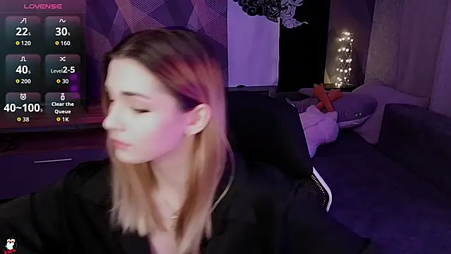 Sandy Belle online show from November 27, 7:28 pm