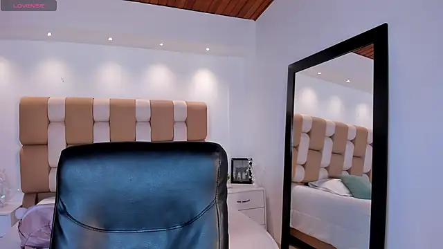 AidaJones online show from October 30, 3:02 pm