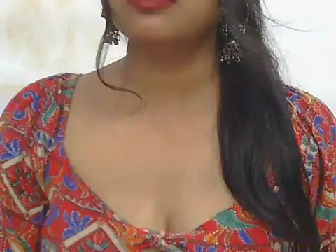Snapshot of POOJA_199 chatting on October 25, 9:39 am POOJA 199 online show from October 25, 9:39 am