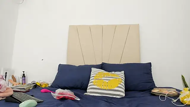 Lady miss    online show from September 14, 1:31 pm