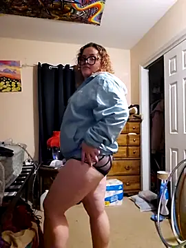 nuttiebuddy1 online show from November 11, 4:41 am