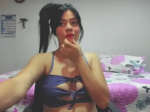 KATA BLONDE online show from April 13, 6:30 pm